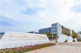 四川宜賓外語大學(xué)多功能劇院選用線陣音箱系統(tǒng)【萬昌企業(yè)】