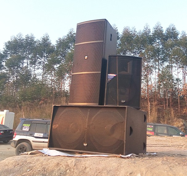 爵士龍專業(yè)舞臺(tái)燈光音響設(shè)備租賃7 (1).jpg