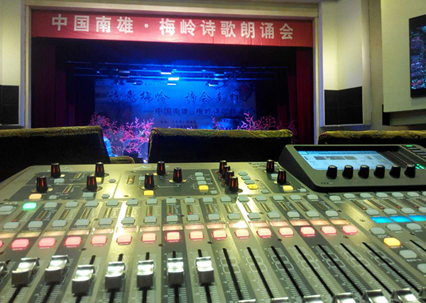 爵士龍舞臺音響設備