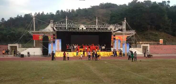 爵士龍暢銷雙12寸中遠(yuǎn)程線陣音響走進(jìn)乳源中學(xué)