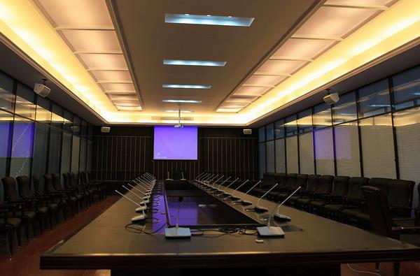 會議室音響設備混響延時不當