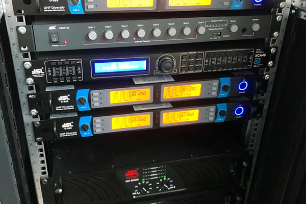 JSL爵士龍為衡陽市祁東縣玉河小學(xué)報(bào)告廳提供精良擴(kuò)聲系統(tǒng)設(shè)備