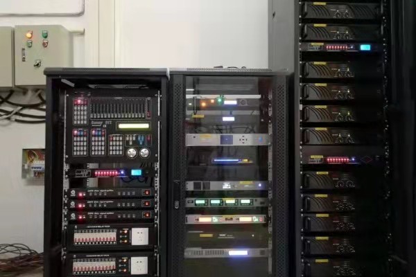 線陣音箱系統(tǒng)中的反饋抑制器如何快速調(diào)試