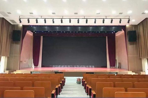 湖南懷化宏宇中學多功能廳選用爵士龍線陣音箱系統